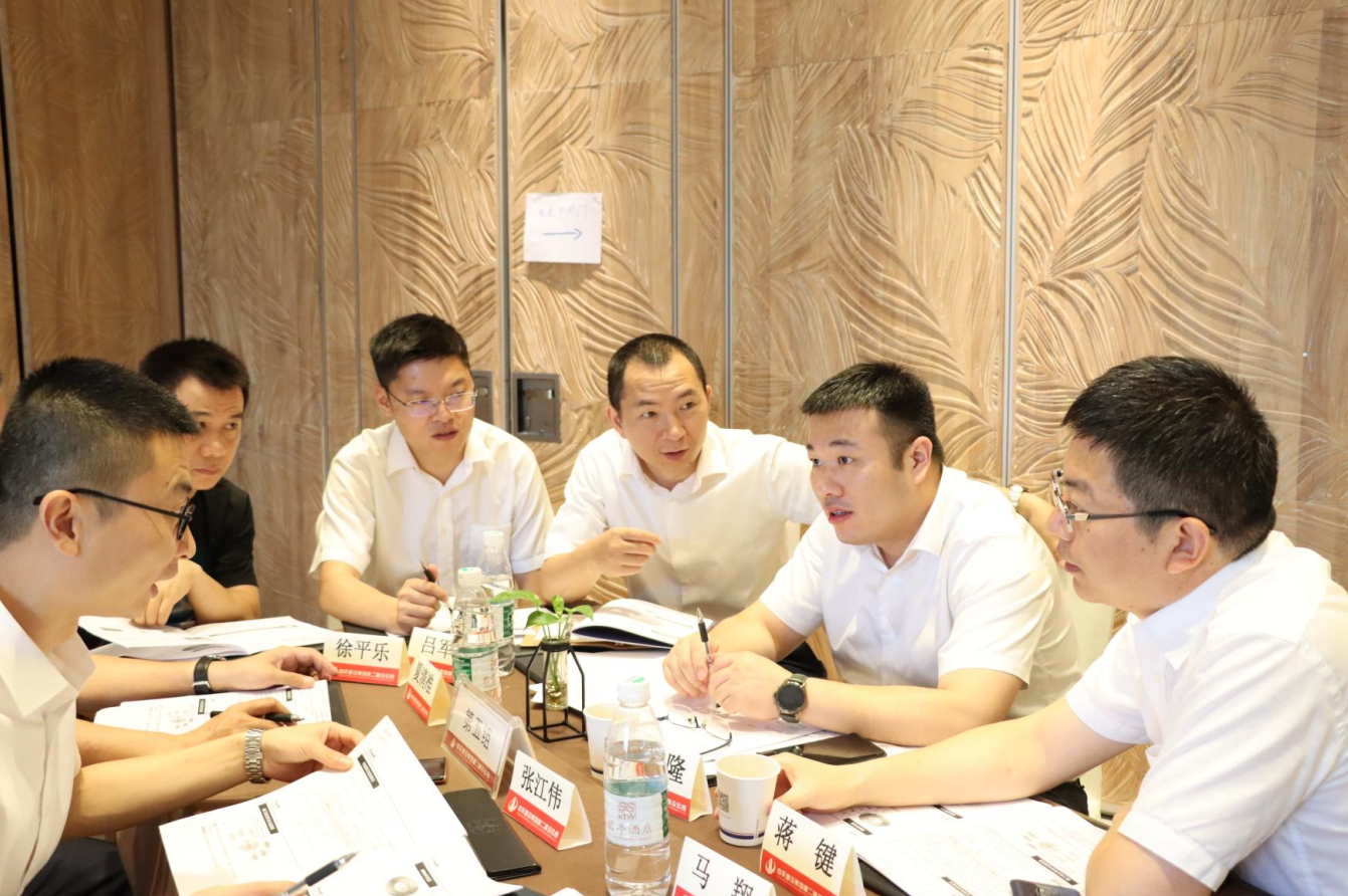2021年6月25日-26日，二建组织开展了2021年中高层主管执行力培训。本次培训特邀清华、北大、上海交大总裁班讲师，中国企业家协会特聘高级讲师许晋老师进行授课。
