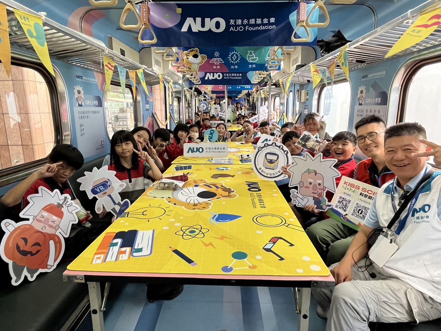 5001拉斯维加斯永續基金會參與「臺灣科普環島列車」，設計基礎科學車廂課程，以「淨零碳排和永續能源」為主題，讓學生透過創意實驗認識淨零知識，以及思考生活中的減碳行為